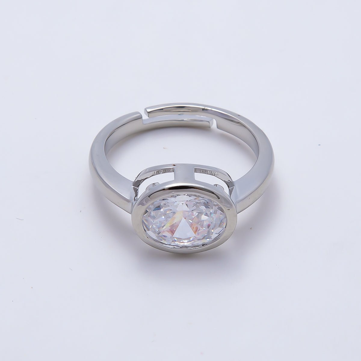 The Everlasting Bezel Ring, Oval, White