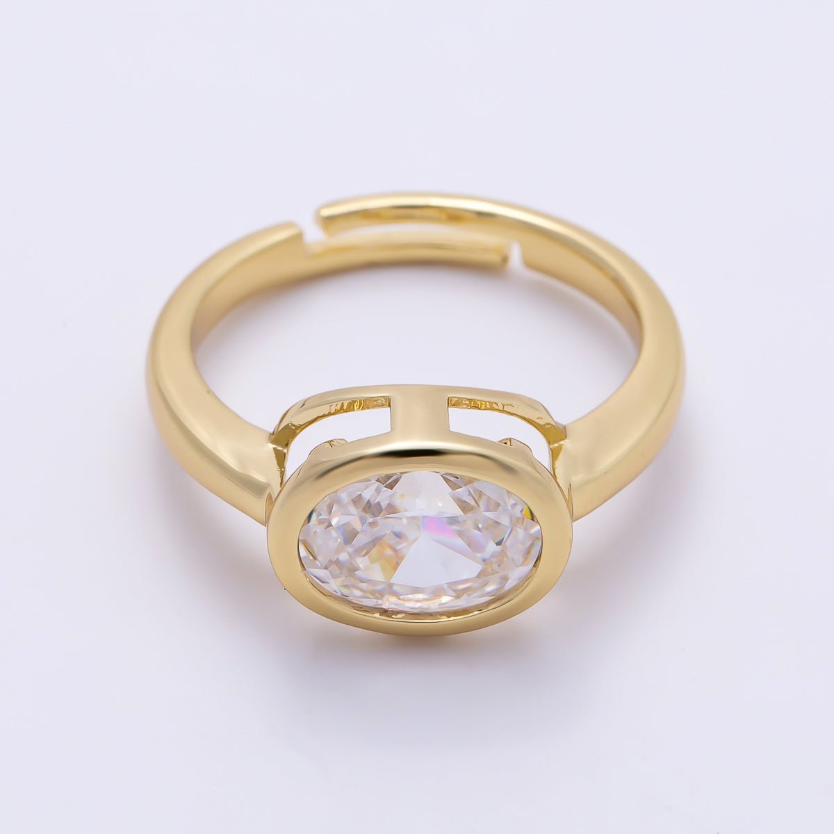 The Everlasting Bezel Ring, Oval, Gold
