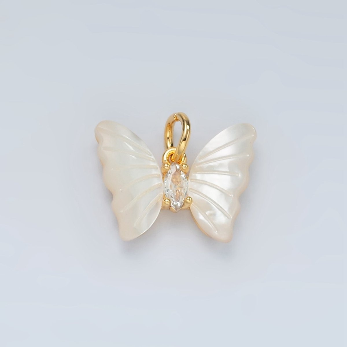 The Butterfly in Pearl - selected supplier variant D-00666-Gold