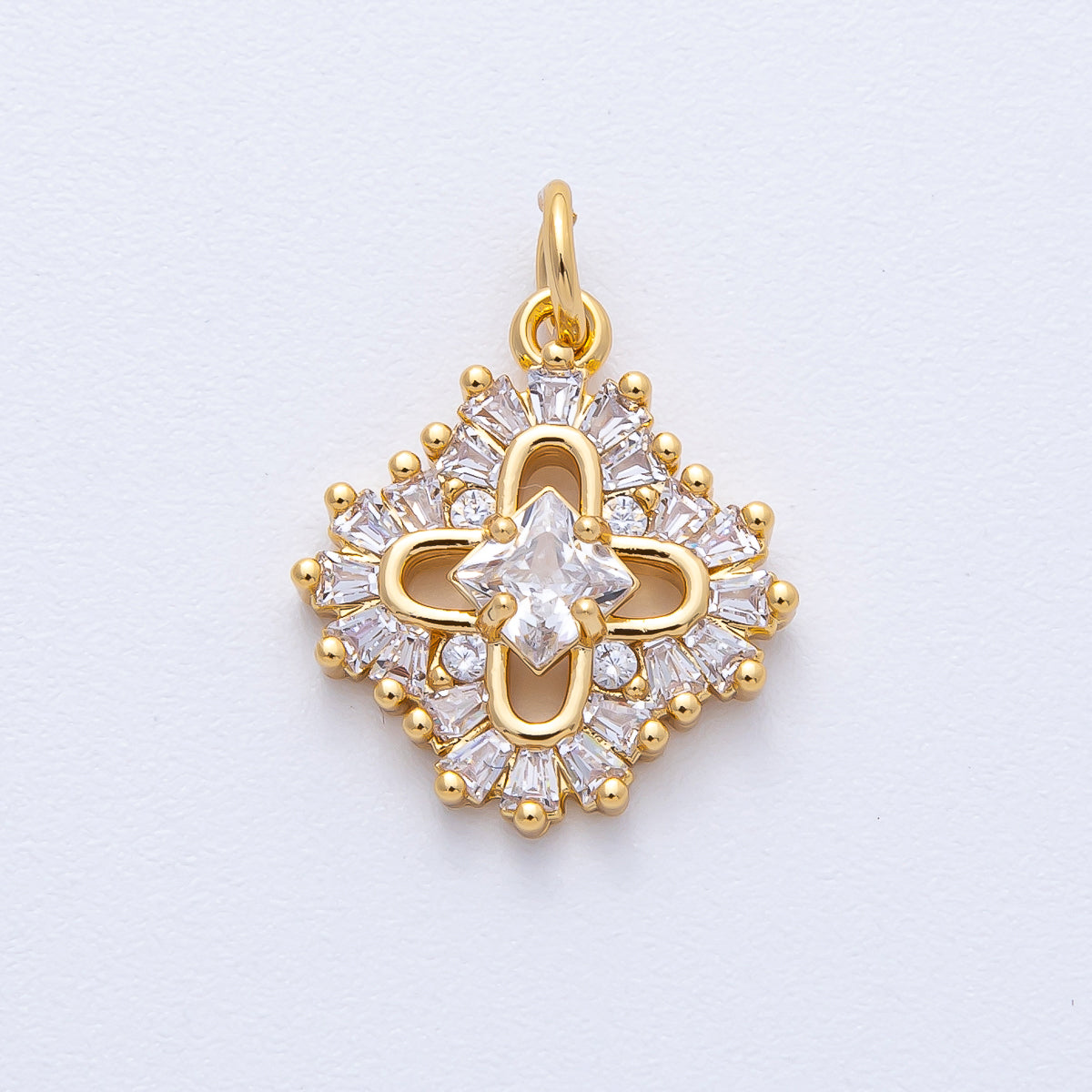 A Clover in the Light - selected supplier variant AK-00181