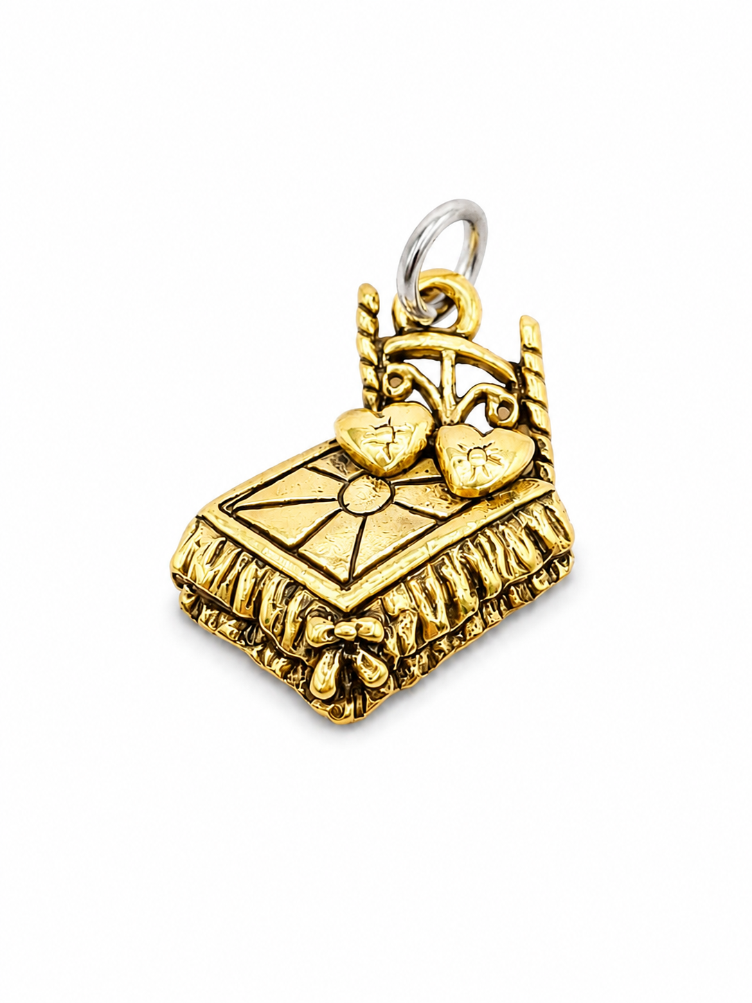 The Little Bed, Gold
